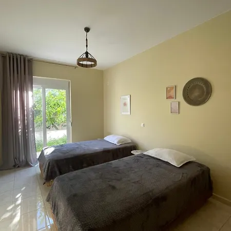 Ambela House アパート